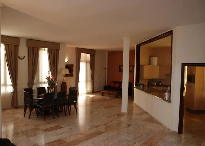 100 Island Village Julia *